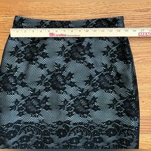 The Limited Lace Overlay Pencil Skirt Women’s 6 Black Gray Lined Slit Casual